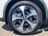 5-Yスポーク 7.5J×19インチ ダイヤモンドカット/マットグラファイト 235/50R19サイズのミシュランを装着