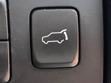 【パワーバックドア】スマートキーや運転席のボタンを押すだけでリアゲートが自動で開閉します!荷物を持っている時や、高い位置にあるバックドアを閉める際に便利な機能です♪