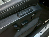 メーカーオプションのレザーシート装備なのでパワーシート仕様となっております。