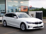 BMW在庫保有台数常時100台以上!ご来店の際はBMW本店(厚木市下荻野140-1)にご来店ください!弊社自慢の全天候型ショールーム!BMW在庫保有台数常時100台以上ございます!