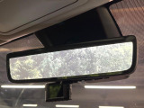 【デジタルインナーミラー】後席の大きな荷物や同乗者で後方が確認しづらい時でも安心!カメラが撮影した車両後方の映像をルームミラー内に表示。クリアな視界で状況の確認が可能です!