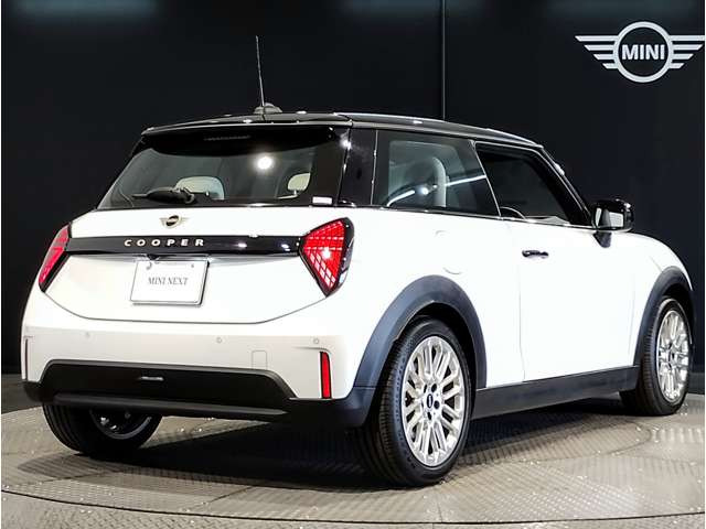 BMW MINI ミニ クーパー C DCT の中古車詳細 (4,000km, ナノク