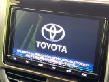 【大画面ナビ】人気の大型9インチナビを装備。存在感のある大画面はインパクト大!ナビ利用時のマップ表示は見やすく、テレビやDVDは臨場感がアップ!いつものドライブがグッと楽しくなります♪