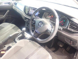 運転に最適な姿勢を無理なく維持シートに求められる安全性を考えたシートです。