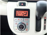 オートエアコンを装備しておりますので、四季を通じて車内を快適な温度に保つことが出来ます!高級感が有りますね!