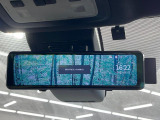 【デジタルインナーミラー】後席の大きな荷物や同乗者で後方が確認しづらい時でも安心!カメラが撮影した車両後方の映像をルームミラー内に表示。クリアな視界で状況の確認が可能です!