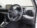 運転席の様子です。見通しの良いすっきりとした内装で運転しやすい空間となっております!