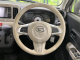 インテリアに合わせたデザインのステアリングは、運転される方のことも考え、運転しやすい形状、大きさです。是非一度、実際に触ってお確かめください。