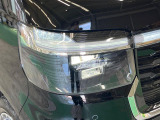 【LEDヘッドランプ】長寿命かつ視認性に優れたLEDヘッドライト。明るいLEDは暗い夜道でも安心です。ヘッドライトの劣化を防ぐコーティングの施工も承りますので、担当スタッフにお気軽にお申し付け下さい。