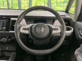 インテリアに合わせたデザインのステアリングは、運転される方のことも考え、運転しやすい形状、大きさです。是非一度、実際に触ってお確かめください。