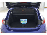 通常使用状態の荷物スペースです。トノカバーが付いているので荷物も隠れて便利です!