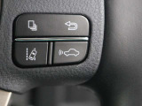 レーダークルーズコントロール(全車速追従機能付)が装備されています。高速道路で定速走行だけでなく、0km/hから約100km/hの広い範囲で先行車との車間距離を適切に保ちながら追従走行ができます。