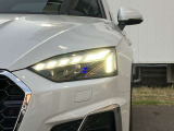 Audiが最初に採用したLEDポジショニングランプ。シャープなラインで昼間でも点けていたいと思うほど上品でオシャレです。夜間走行時はさらに目立ちます!