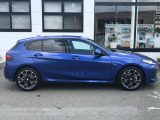 【BMWの伝統-3】BMWのお車は、“駆け抜ける歓び”を体現しております。走行の安定性とコーナリングの良さを追求し、思い通りにハンドルの操作可能です。