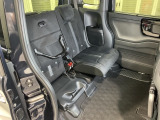 後席をはね上げれば、「もうひとつの荷室」が生まれます。