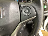 ハンドルにクルーズコントロールの操作スイッチが装備されています!。ハンドルから手を離さず安全に操作できます。