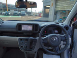 広々とした運転しやすい運転席です