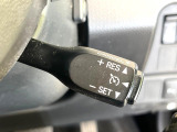 【クルーズコントロール】高速道路もラクラク走行。アクセルを離しても一定速度で走行ができ、長距離運転時の負担を軽減!加速・減速も簡単なスイッチ操作で調整できます。
