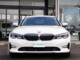 BMW在庫保有台数常時100台以上!ご来店の際はBMW本店(厚木市下荻野140-1)にご来店ください!弊社自慢の全天候型ショールーム!BMW在庫保有台数常時100台以上ございます!