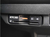 ◆ETC2.0装着◆進化したドライブ体験。料金収受システムだけだったETCが生まれ変わって、高速道路を賢く使うETC2.0に進化しました。多彩な情報サービスが便利で快適なドライブ体験を提供します。