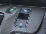 オートブレーキホールド機能付き電子パーキングブレーキ!ブレーキペダルを足から離しても停車状態を保ちます。アクセルを踏めば自動でブレーキが解除され、発進可能!