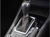 【シフトレバー】シフトもとても操作しやすいデザインになっております。運転する人の事を第一に考えた操作性の高い仕様です。