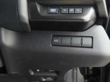 【ステアリングスイッチ】ハンドルを握ったままで各種装備の設定・オーディオの操作が可能。この快適さ、やめられません!