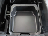 ☆助手席シート下にはシートアンダーBOX!取り外しが可能で濡れた物もOKです☆