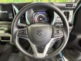 インテリアに合わせたデザインのステアリングは、運転される方のことも考え、運転しやすい形状、大きさです。是非一度、実際に触ってお確かめください。