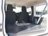 『1台』のお車に対して、3名体制で日々議論を重ね仕入れを行っております。