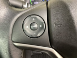 ステアリングスイッチがついていますので、オーディオのチャンネル変更、ボリューム、ジャンル変更が操作可能です。ハンドルから手を離さず安全に操作できます。
