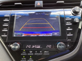 バックギアに入れますとご覧のような画像に自動的に切り替わります。車庫入れ時に役立ちます。