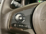 【ステアリングリモコン】ステアリングにオーディオ調節可能なスイッチが装備されていますので運転中でも視線をそらさずにオーディオの調節が可能です!
