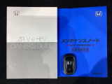 スマートキーは鍵をバッグに入れたままでもドアロックの開閉やエンジンのON・OFFができます。夜間や雨の日も鍵を探さなくて良いので便利です。