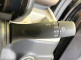 【オートライト】周りの明るさに応じて自動でヘッドライトの点灯・消灯ができる機能です!ライトの付け忘れ・消し忘れなどが無くなり、雨の日や夕方の走行も安心!トンネル通過時も便利ですね♪