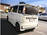 『1台』のお車に対して、3名体制で日々議論を重ね仕入れを行っております。