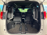 【パワーバックドア】スマートキーや運転席のボタンを押すだけでリアゲートが自動で開閉します!荷物を持っている時や、高い位置にあるバックドアを閉める際に便利な機能です♪