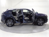 Honda独自のセンタータンクレイアウト 低床設計で床が低く また前席後席ドアも大きく開きますので 女性にもお子様にも一段と乗り降りがしやすいです。