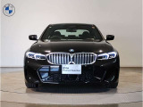 【キドニーグリル】BMWは約90年もの間、ほぼ全ての車両にひと目でBMWだと分かるこの特徴的なフロントグリルが備えられ、デザイン・アイコンとして親しまれてきました。