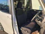 運転席側から観たフロントシートのイメージです。