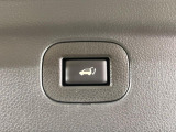 【パワーバックドア】スマートキーや運転席のボタンを押すだけでリアゲートが自動で開閉します!荷物を持っている時や、高い位置にあるバックドアを閉める際に便利な機能です♪
