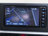 純正ナビを装備。タッチパネル式で使いやすく、お出かけもラクラクです。