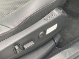 運転席メモリー付電動シート&マルチポイントランバーサポート(内蔵された8つのマルチポイントが空気圧により膨張収縮し、肩から腰部をサポート。ロングドライブ時のストレスを緩和してくれます。