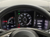 【メーターまわり】ドライバーから見やすい位置にあって安全運転に寄与します。マルチインフォメーションディスプレイでは、クルマに関する情報の確認はもちろん、各種安全機能・装備のON/OFFも設定可能。