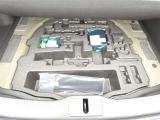 スペアタイヤレス車です。応急セットを搭載しております。