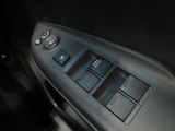 パワーウィンドウは運転席のスイッチのみオート機能も装備されております。ウィンドウロックも装備されているので、お子様と一緒の時も安心ですね。
