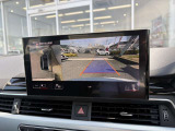 ●サラウンドビューカメラ『車両の4つのカメラから得た映像を合成し、上空から眺めているような映像をモニターに映し出します。車両周辺の歩行者や障害物などの発見に役立ちます。』
