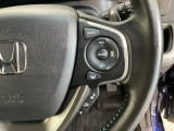 ハンドルにHondaセンシング系のクルーズコントロールやレーンキープアシストなどのスイッチが装備されています。ハンドルから手を離さず安全に操作できます。