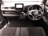◆視界広々で非常に運転しやすくロングドライブでも疲れを感じさせないすっきりとまとまったインパネ周りです。