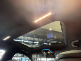 車両は屋内展示しておりますので天候に関係なくごゆっくりコンディションご確認頂けます。車両を倉庫へ保管している場合が御座いますのでご来店前に在庫確認頂けると幸いです。TEL072-784-8800